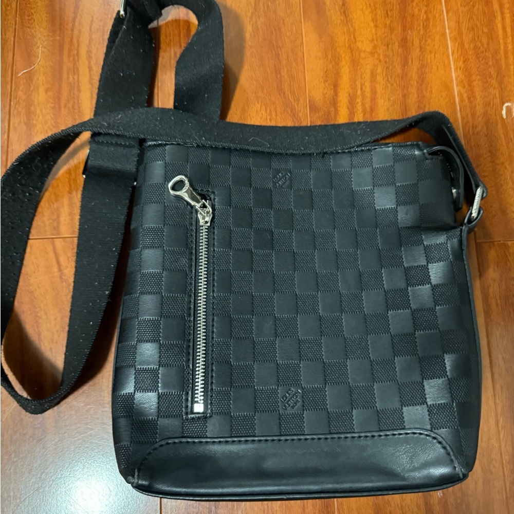 Louis Vuitton Damier Infini Discovery Messenger BB Onyx